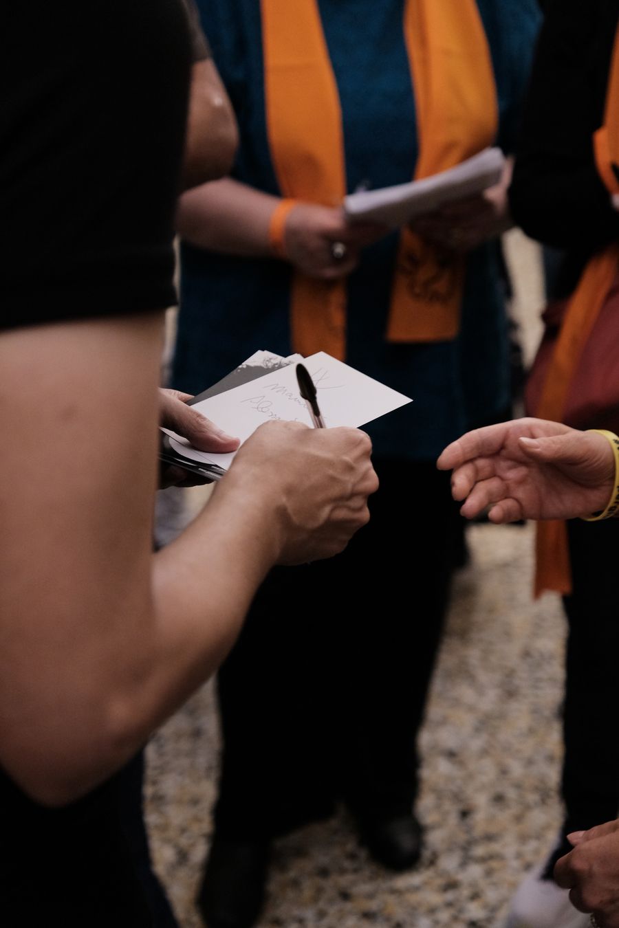 Meet & Greet con il Maestro Giovanni Allevi — momento di firma autografa al concerto